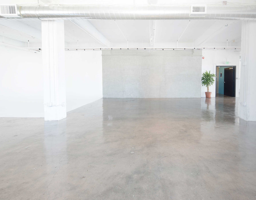 Studio E - Large Skyline CYC Studio | Apex Photo Studios Los Angeles