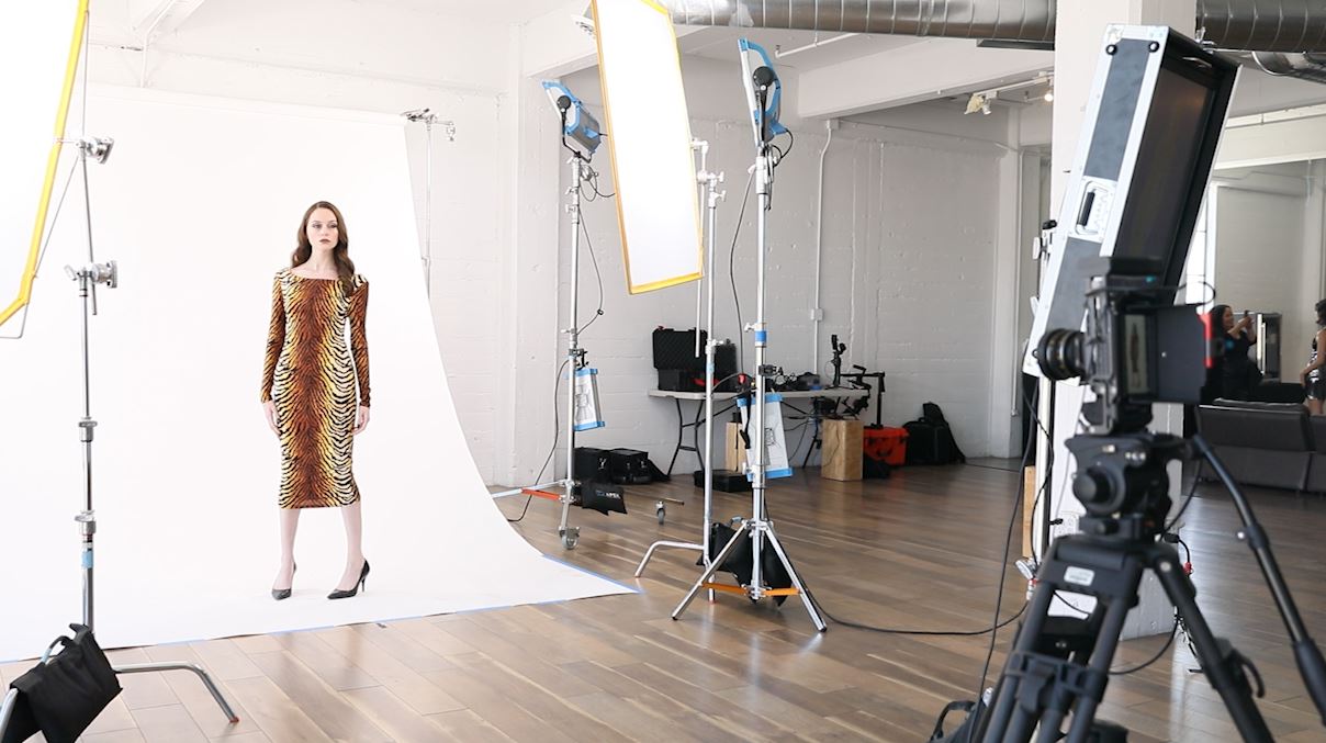 Apex-Photo-Studios-Studio-e-large-skyline-sys-studio-dtla-loft-concrete-wood-windows-natural-light-bts-model-seamless-backdrop