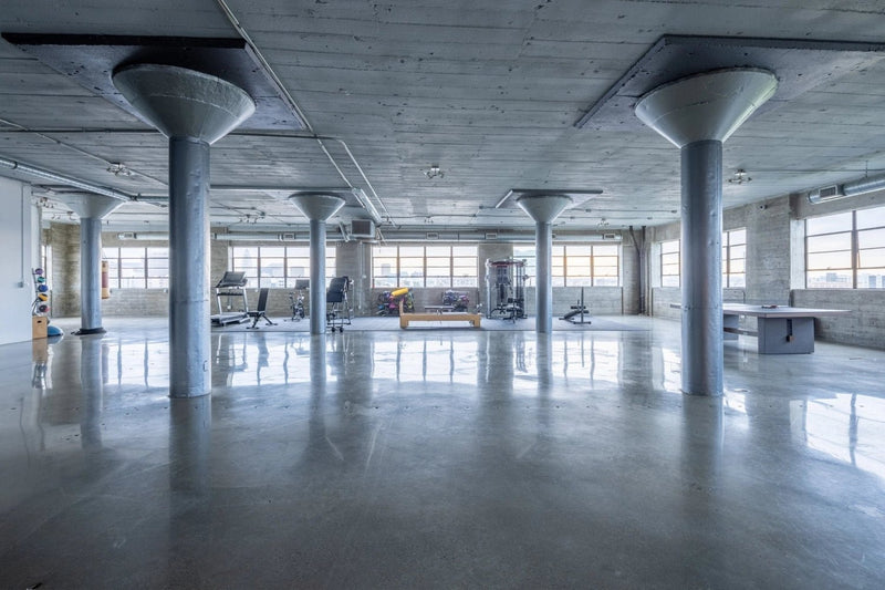 Apex Loft studio that includes gym and black matt flooring. Industrial loft for rent located in Downtown Los Angeles. 